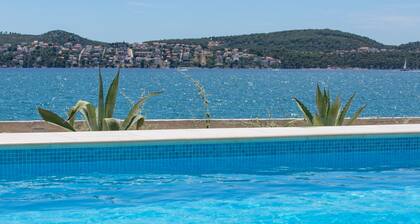 EXCLUSIVE LOCATION DIRECTLY ON THE BEACH! NEW OPEN SWIMMING POOL!