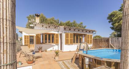 Villa Rosers, a comfortable and cozy property, located near the sea.