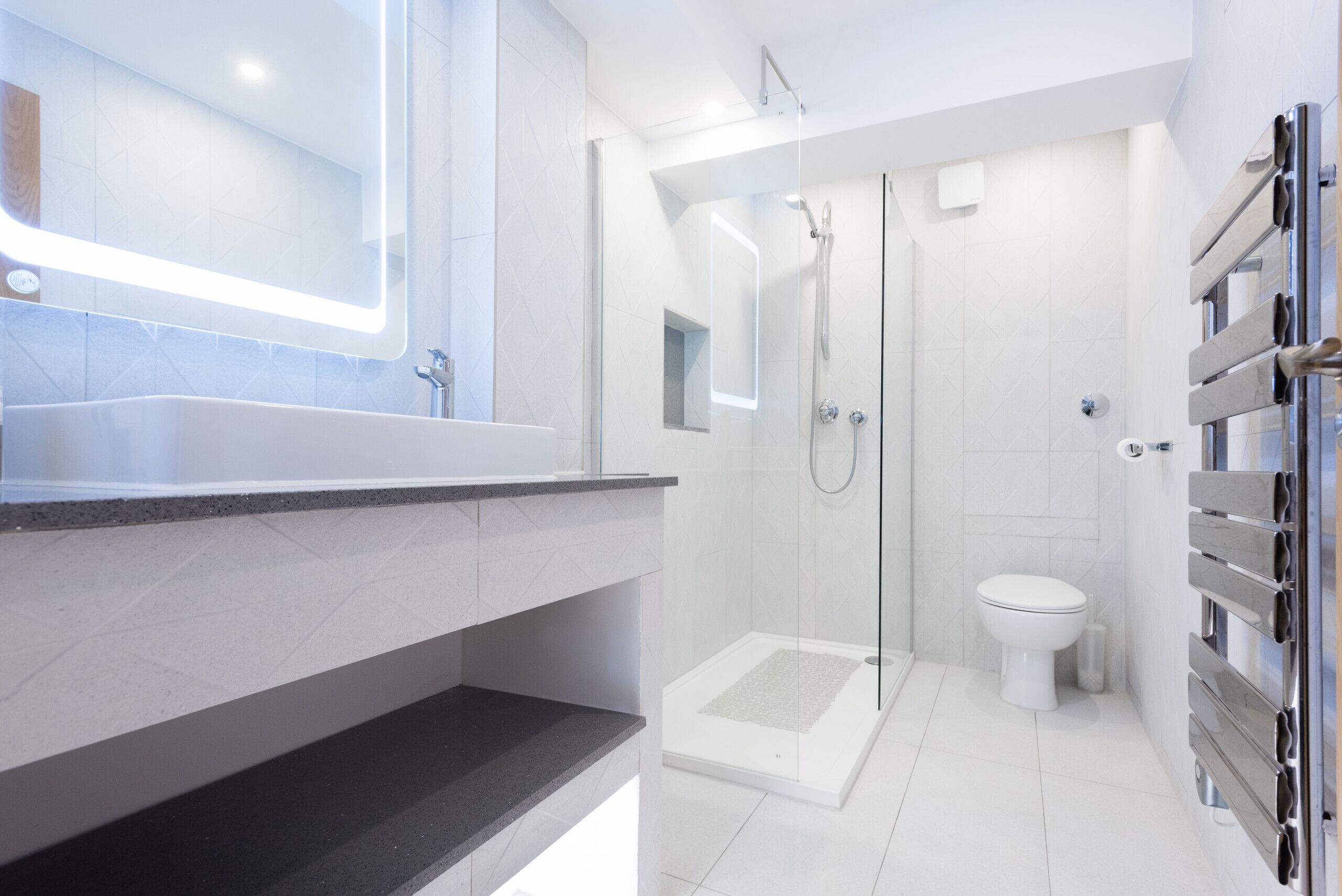 Bathtub, hair dryer