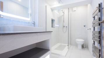 Bathtub, hair dryer