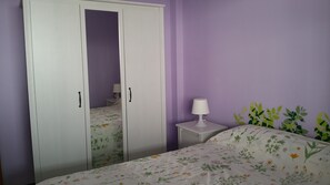 2 habitaciones, tabla de planchar con plancha, wifi y ropa de cama