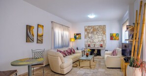 Smart TV, fireplace, DVD player, ping pong