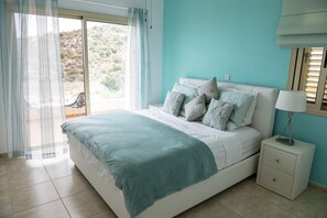 3 Schlafzimmer, Zimmersafe, Bügeleisen/Bügelbrett, Reisekinderbett