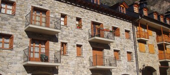 Benasqueの中心部に5人の賃貸マンション