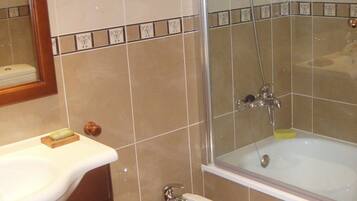 Combined shower/tub, hair dryer, bidet, towels