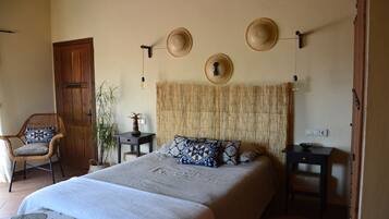 4 bedrooms, desk, travel cot, free WiFi