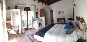 4 bedrooms, desk, travel cot, free WiFi