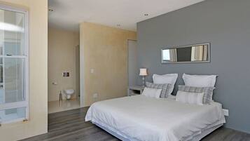 4 slaapkamers, een bureau, geluiddichte muren