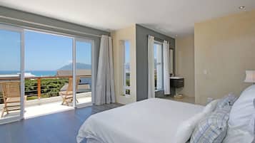 4 slaapkamers, een bureau, geluiddichte muren