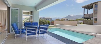 A luxury Beach Villa  2min stroll to the beach. Sea and mountain views. SOLAR