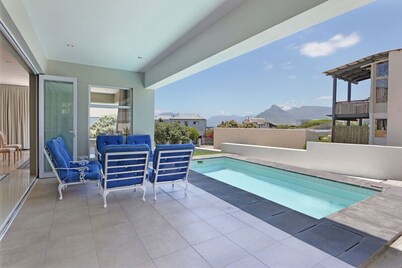 A luxury Beach Villa  2min stroll to the beach. Sea and mountain views. SOLAR