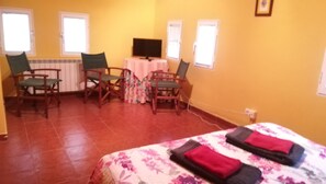 5 chambres, fer et planche à repasser, Wi-Fi, draps fournis