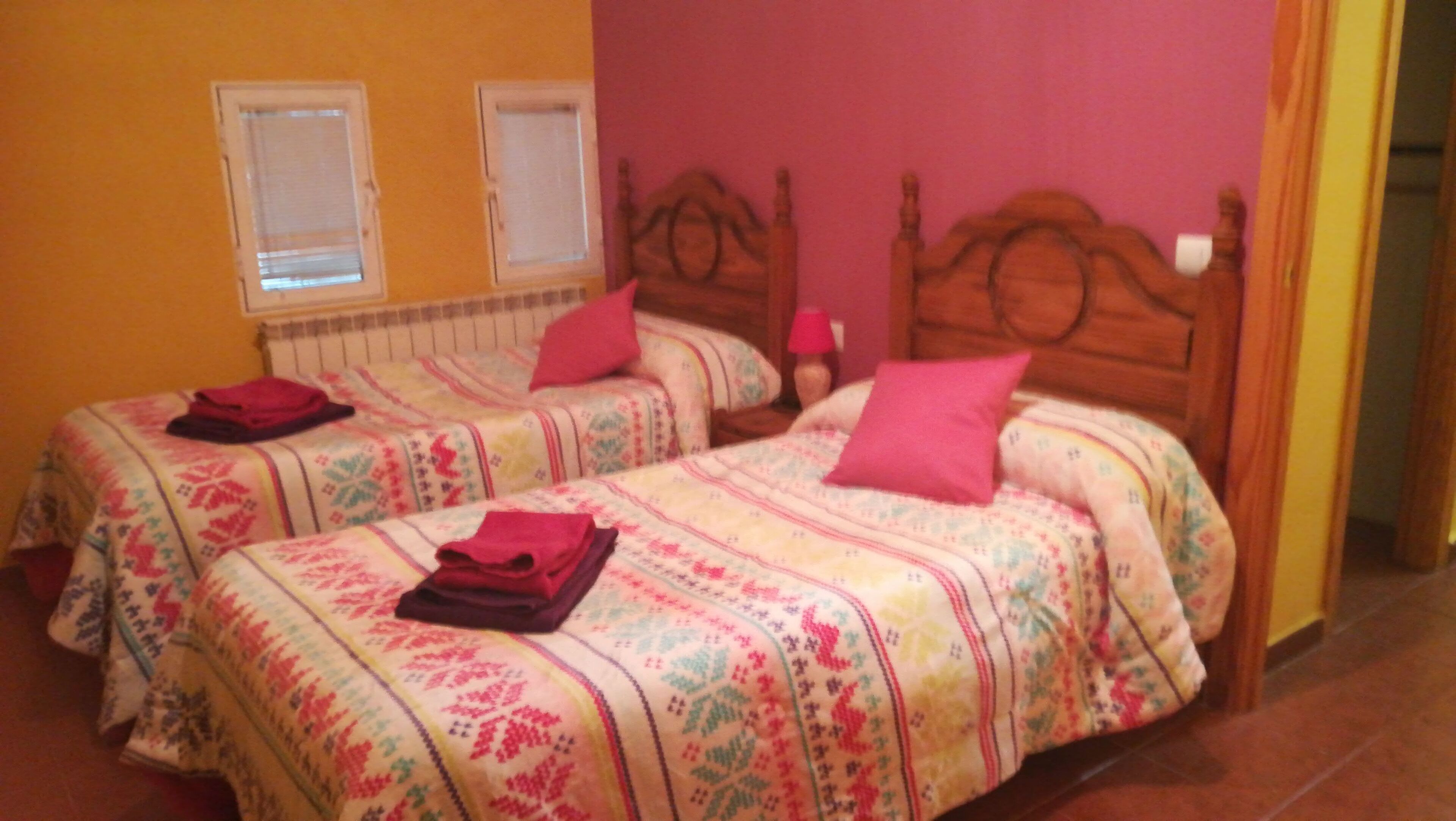 5 bedrooms, iron/ironing board, WiFi, bed sheets