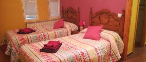 5 soverom, strykejern/-brett, wi-fi og sengetøy