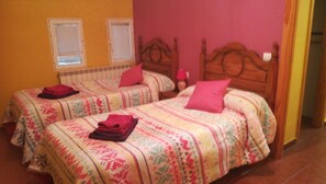 5 bedrooms, iron/ironing board, WiFi, bed sheets