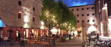 屋外ダイニングエリア