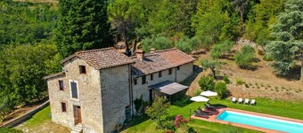 Villa with private pool on 25 acres in the heart of Chianti, close to Siena