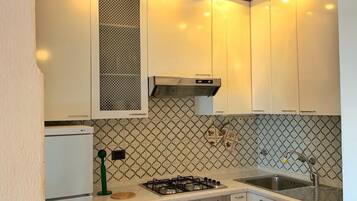 Réfrigérateur, four, plaque de cuisson, lave-vaisselle