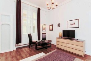 1 bedroom, desk, iron/ironing board, free WiFi - Premium location in downtown Budapest (Budapest)