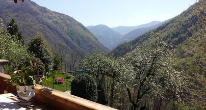Ruhige, sonnige Lage im Cannobiner Tal, mit Terrasse und Balkon nach Süden