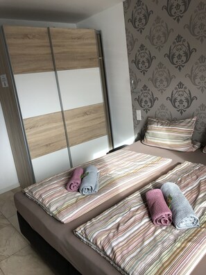 1 chambre, fer et planche à repasser, Wi-Fi gratuit, draps fournis