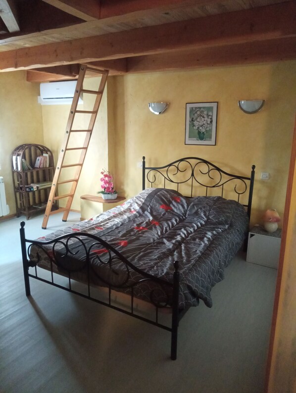 2 Schlafzimmer, Bügeleisen/Bügelbrett