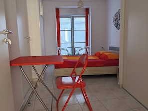 2 chambres, fer et planche à repasser, accès au Wi-Fi (inclus)