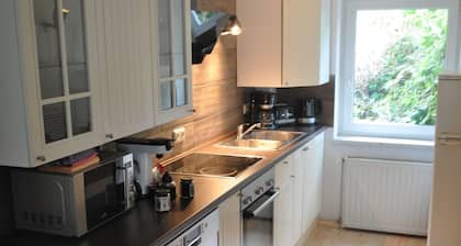 At Elberadweg: Perhehuoneisto