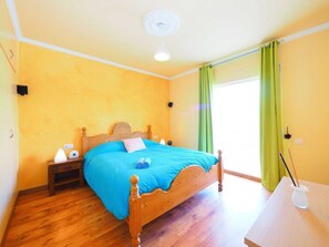 4 bedrooms, iron/ironing board, travel cot, free WiFi