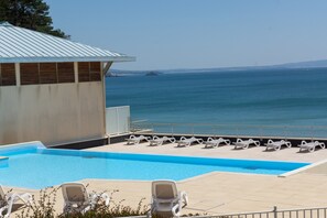 Piscina all'aperto, una piscina riscaldata