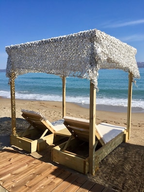 Beach nearby, sun loungers