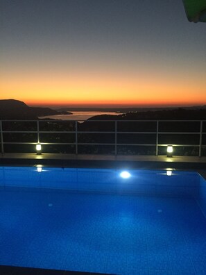 Outdoor pool - Modern villa for 1 to 6 people, private pool, beautiful sea and mountain views (Crete)