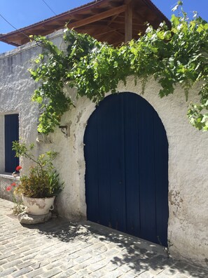 تفاصيل الفندق من الخارج