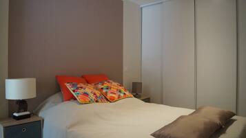 2 bedrooms, WiFi, bed sheets