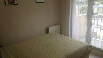 1 bedroom, iron/ironing board
