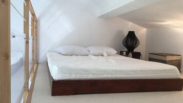 1 slaapkamer, een strijkplank/strijkijzer, gratis wifi, beddengoed