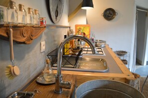 Geladeira, fogão, cooktop, cafeteira/chaleira