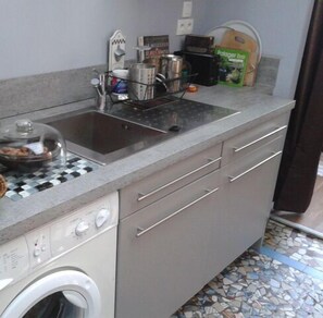 Refrigerador, horno, parrilla de estufa y lavavajillas 