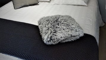 1 slaapkamer, een strijkplank/strijkijzer, wifi