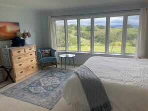 6 bedrooms, desk, iron/ironing board, free WiFi