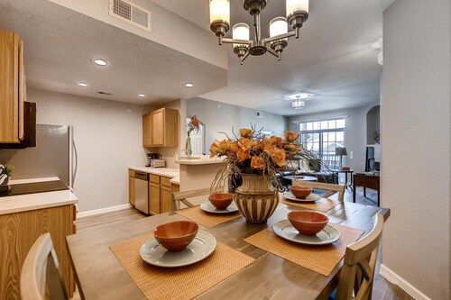 CONDO DE LUJO AMUEBLADO CERCA DE DTC, DISH NETWORK, Y AEROPUERTO CENTENARIO