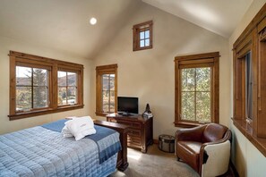 5 Schlafzimmer, Schreibtisch, Bügeleisen/Bügelbrett, kostenloses WLAN