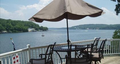 Captain Ron's No-Wake Cove. Deck & terrific views! Shoot Out dates open