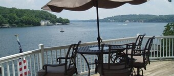 Captain Ron's No-Wake Cove. Deck & terrific views! Shoot Out dates open