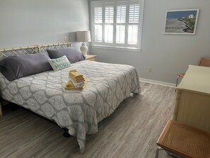Room - Relaxing resort home, newly renovated (Edisto Island)