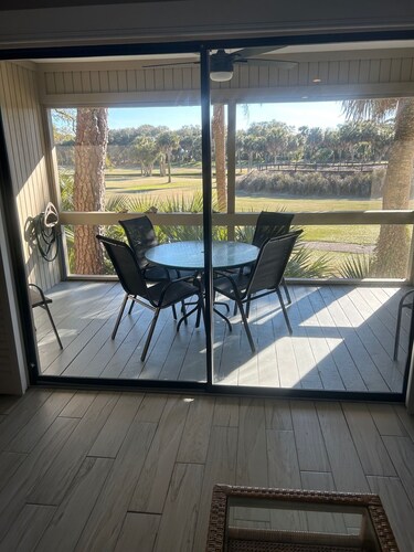 Relaxing resort home, newly renovated