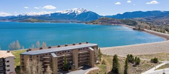Premier Scenic Lakefront Luxury  Heart of Colorado Ski Country