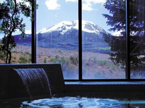 Premier Scenic Lakefront Luxury  Heart of Colorado Ski Country