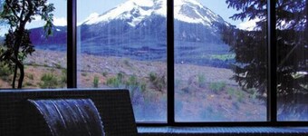 Premier Scenic Lakefront Luxury Heart of Colorado Ski Country