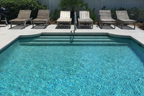 Piscina a l'aire lliure i piscina climatitzada